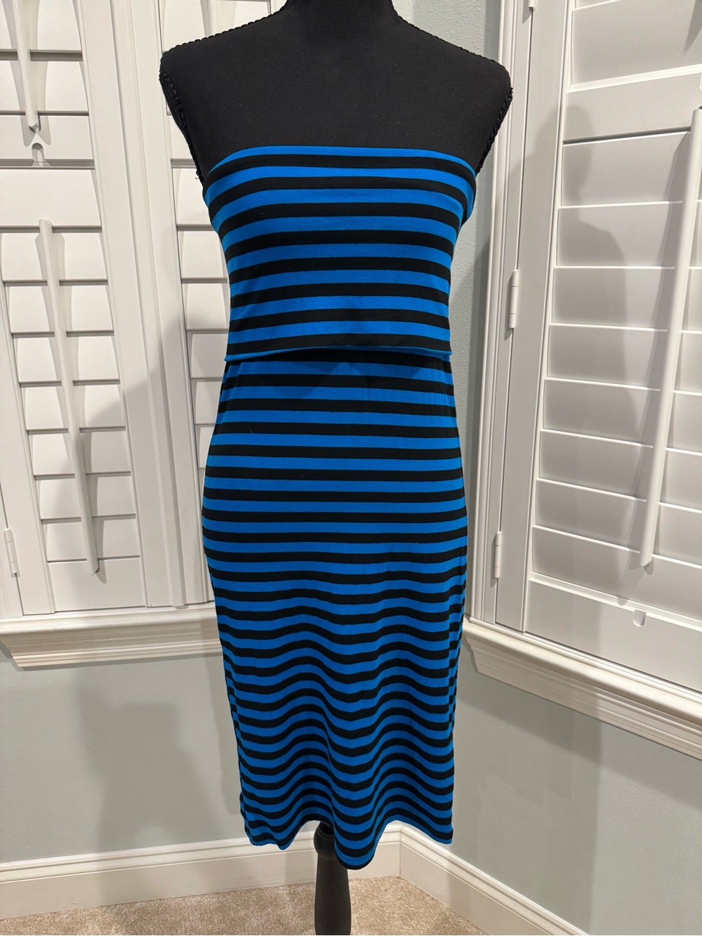 NWOT Elan Strapless Black and Blue Striped Midi Dress